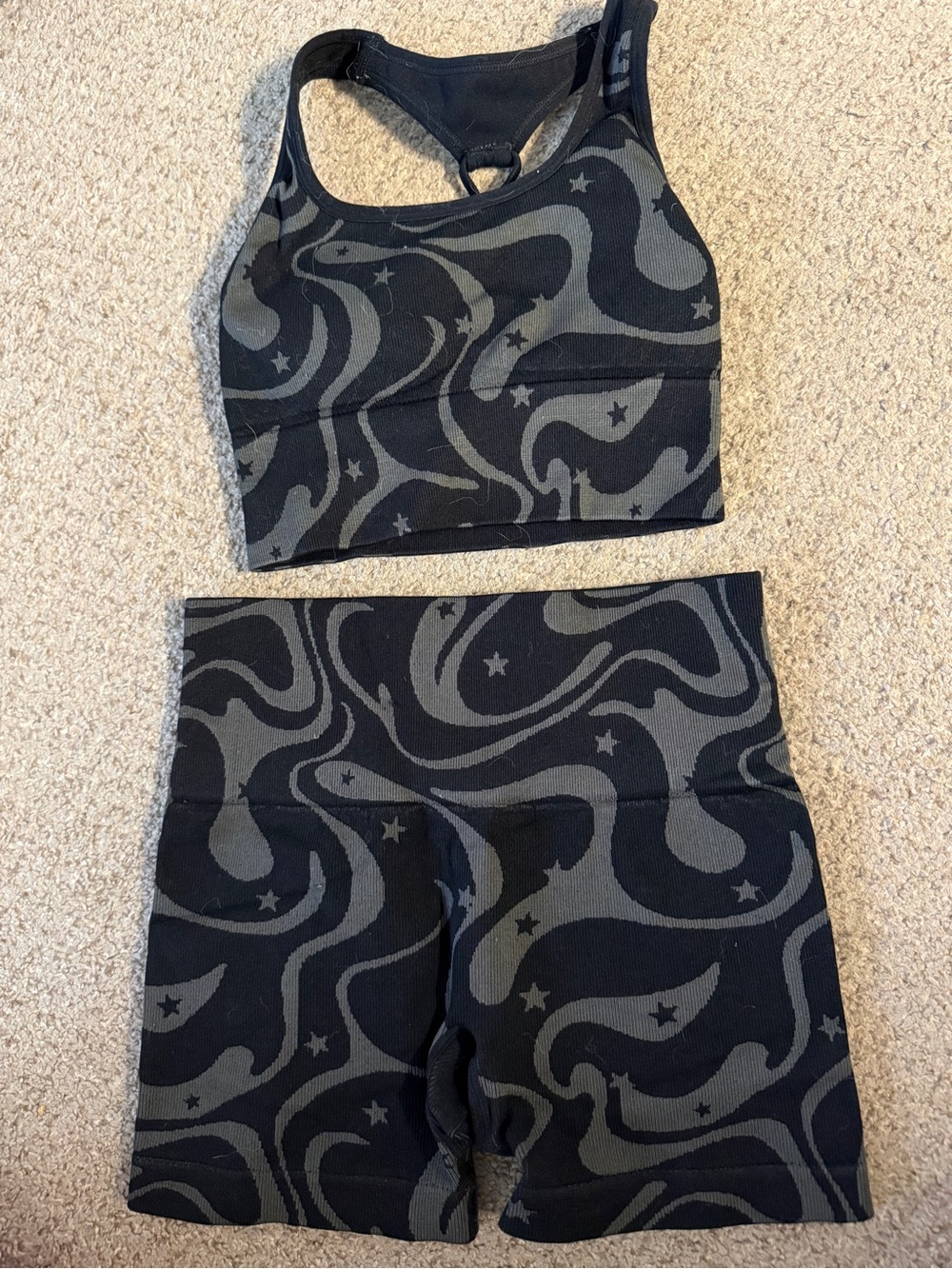 JoyLab Black & Gray Star Swirl Seamless Sports Bra and Bike Shorts Set
